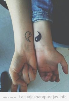 Tatuajes a juego en pareja, yin y yang en muñeca 2