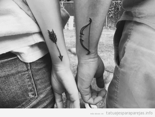 Tatuaje personal en pareja, flecha y arco
