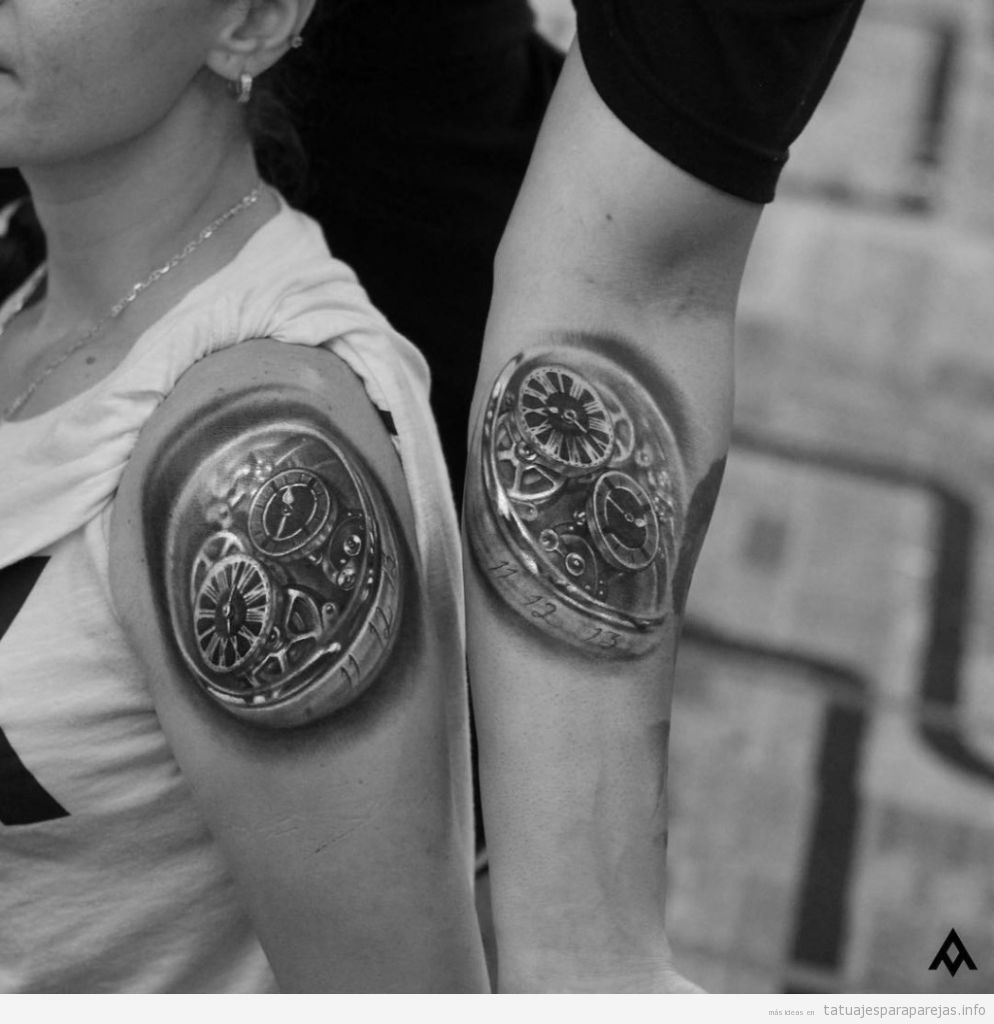 Tatuaje de estilo biomecánico en pareja por Luka Lajoie