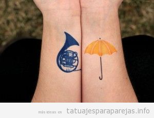 Tatuaje pareja, trompa azul y paraguas amarillo, Cómo conocí a vuestra madre